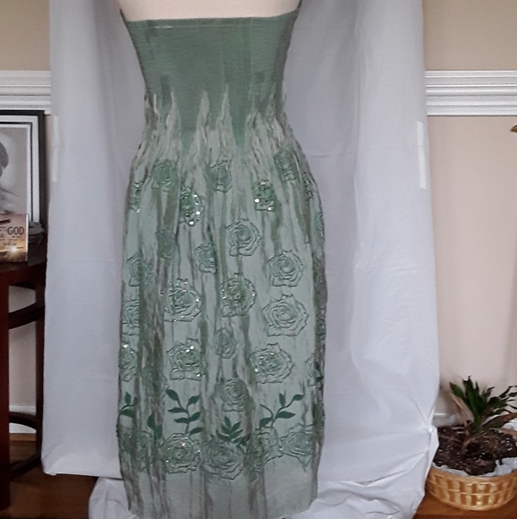 Dress - Picture 3 of 4